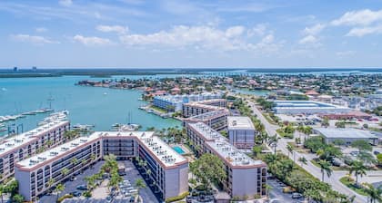 Upscale and Trendy Condo in Popular Resort Complex