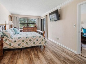 1 bedroom, iron/ironing board, free WiFi, bed sheets - Waterfront 1BR condo in Marco Island with pool, WiFi, and marina access. (Marco Island)