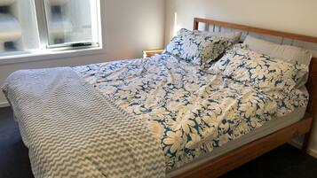 3 quartos, ferros/tábuas de passar roupa, Wi-Fi, roupa de cama