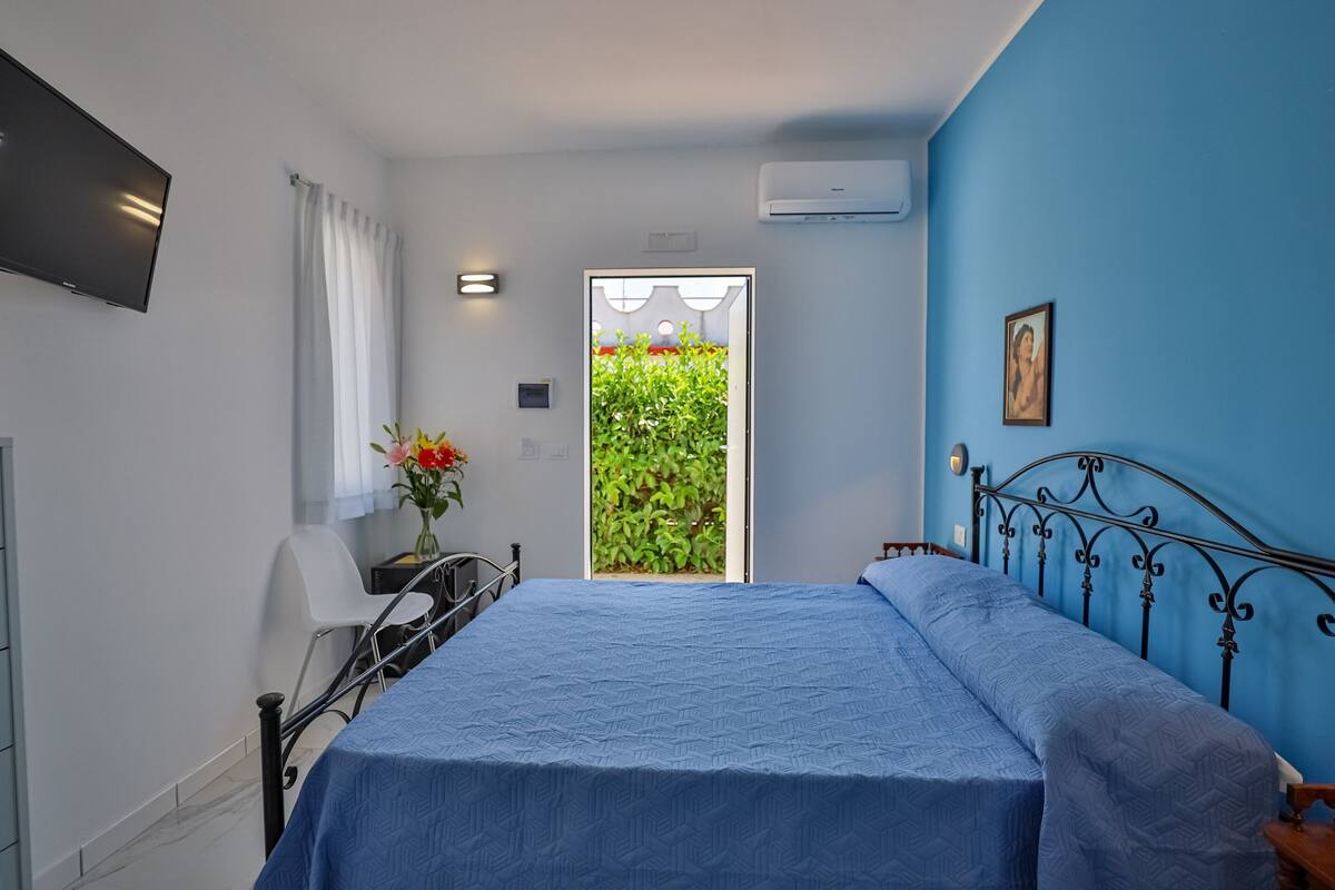 Standard Room | Minibar, desk, free WiFi, bed sheets