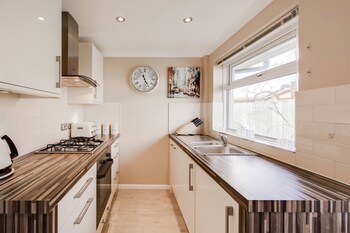 Bungalow 2 min Walk to Beach and sea Sleeps 6