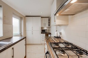 Ferienhaus | Eigene Küche | Kühlschrank, Mikrowelle, Ofen, Herdplatte