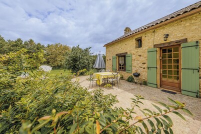 Sagelat, charming house in the Dordogne with large garden and pool