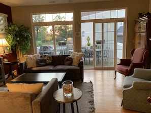 Smart TV, fireplace, books, offices