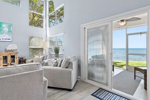 Living area - Golf Carts ~ Bayfront ~ Pet Friendly ~  Pool (Miramar Beach)