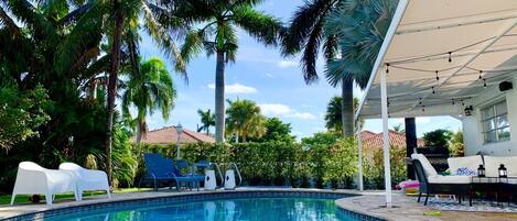 Piscina a l'aire lliure i piscina climatitzada