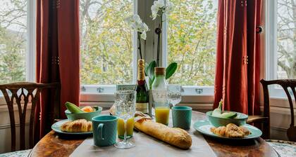 The Suite, 82 Cathedral, Private Parking