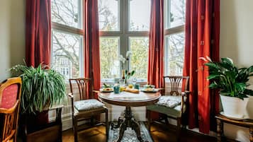 Deluxe Room, 1 King Bed, Refrigerator & Microwave, City View | Egyptian cotton sheets, premium bedding, individually decorated