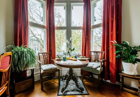 Deluxe Room, 1 King Bed, Refrigerator & Microwave, City View | Egyptian cotton sheets, premium bedding, individually decorated