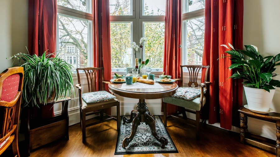 The Suite, 82 Cathedral, Private Parking