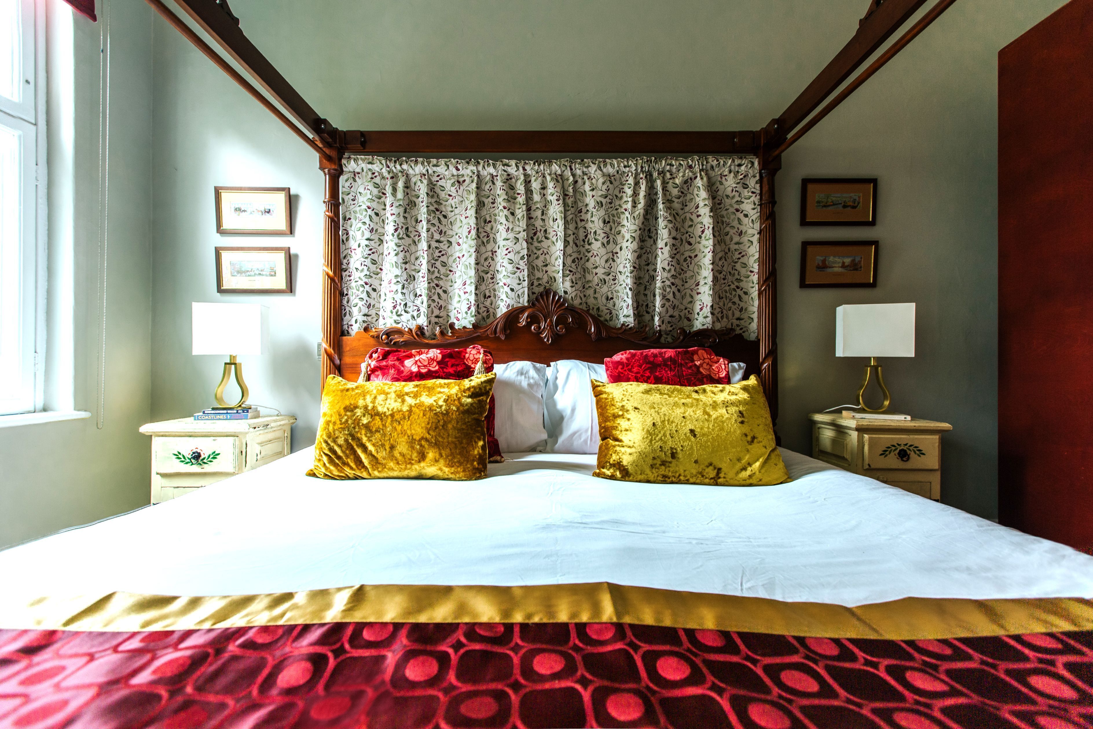 Deluxe-Zimmer, 1 King-Bett, Kühlschrank und Mikrowelle, Stadtblick | Bettwäsche aus ägyptischer Baumwolle, hochwertige Bettwaren
