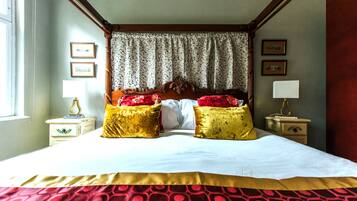Deluxe-Zimmer, 1 King-Bett, Kühlschrank und Mikrowelle, Stadtblick | Bettwäsche aus ägyptischer Baumwolle, hochwertige Bettwaren