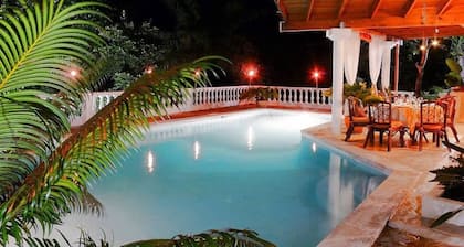 Great holiday room/private bath in spacious villa