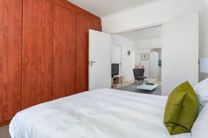 Family House, 4 Bedrooms | 4 bedrooms, laptop workspace, blackout drapes, cribs/infant beds