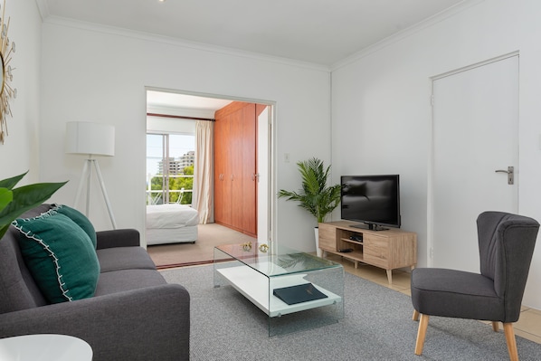 Family House, 4 Bedrooms | Living room | 32-inch flat-screen TV with satellite channels, TV