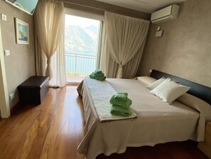 2 bedrooms, travel crib, WiFi, bed sheets