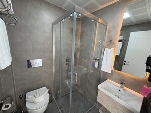 Deluxe Room | Bathroom | Shower, hair dryer, towels, soap - ALTINAY HOTEL (Konyaalti)