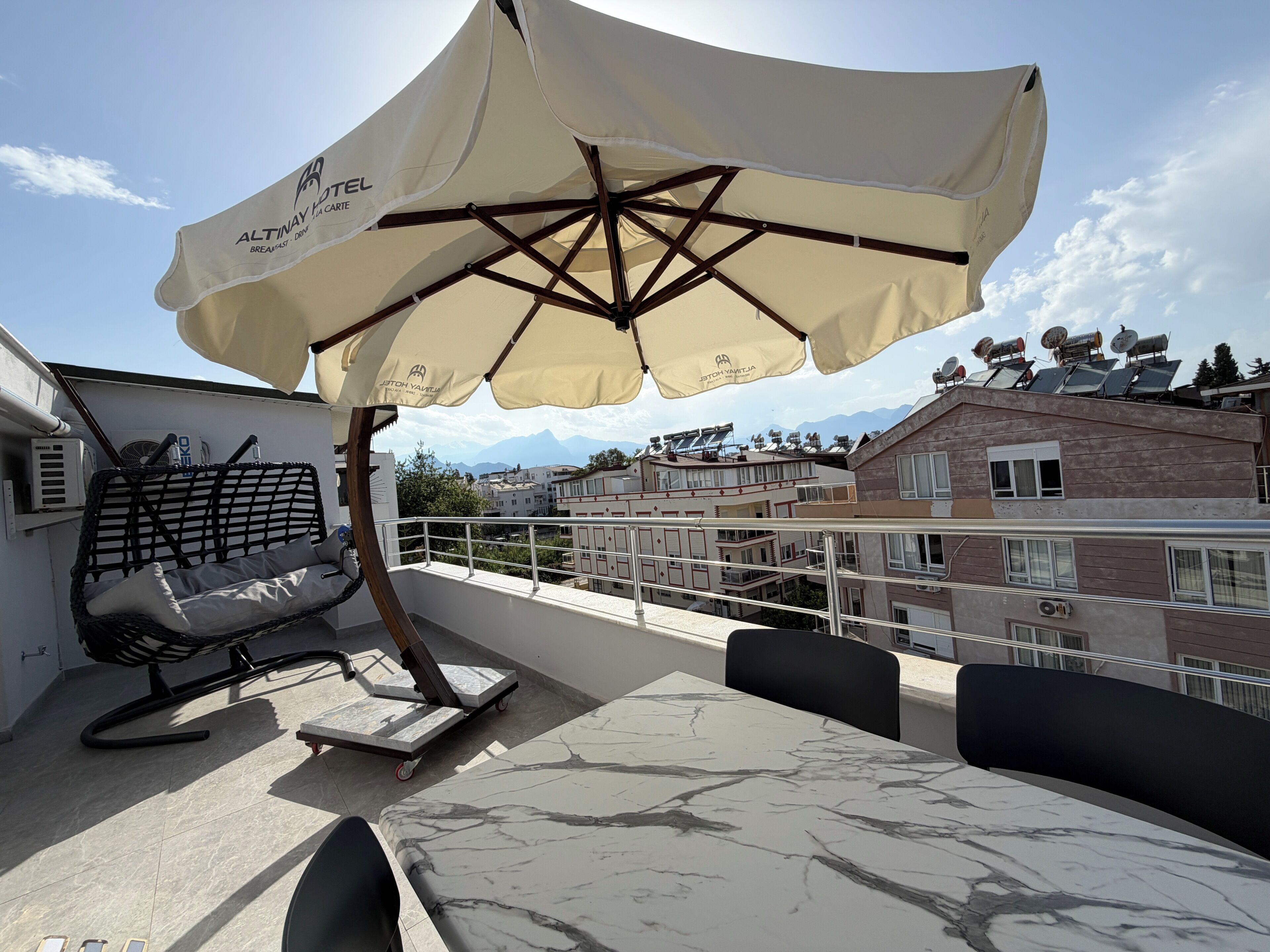 Family Room | Terrace/patio
