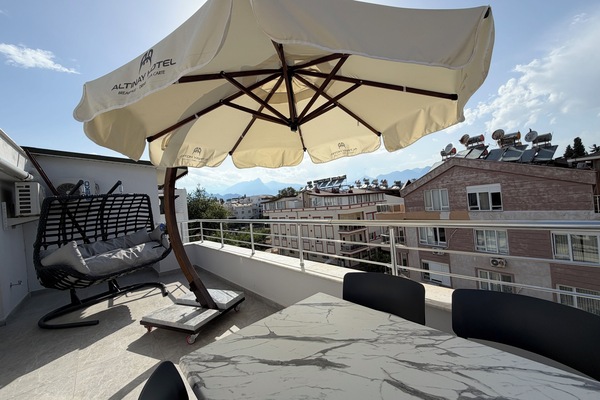 Family Room | Terrace/patio