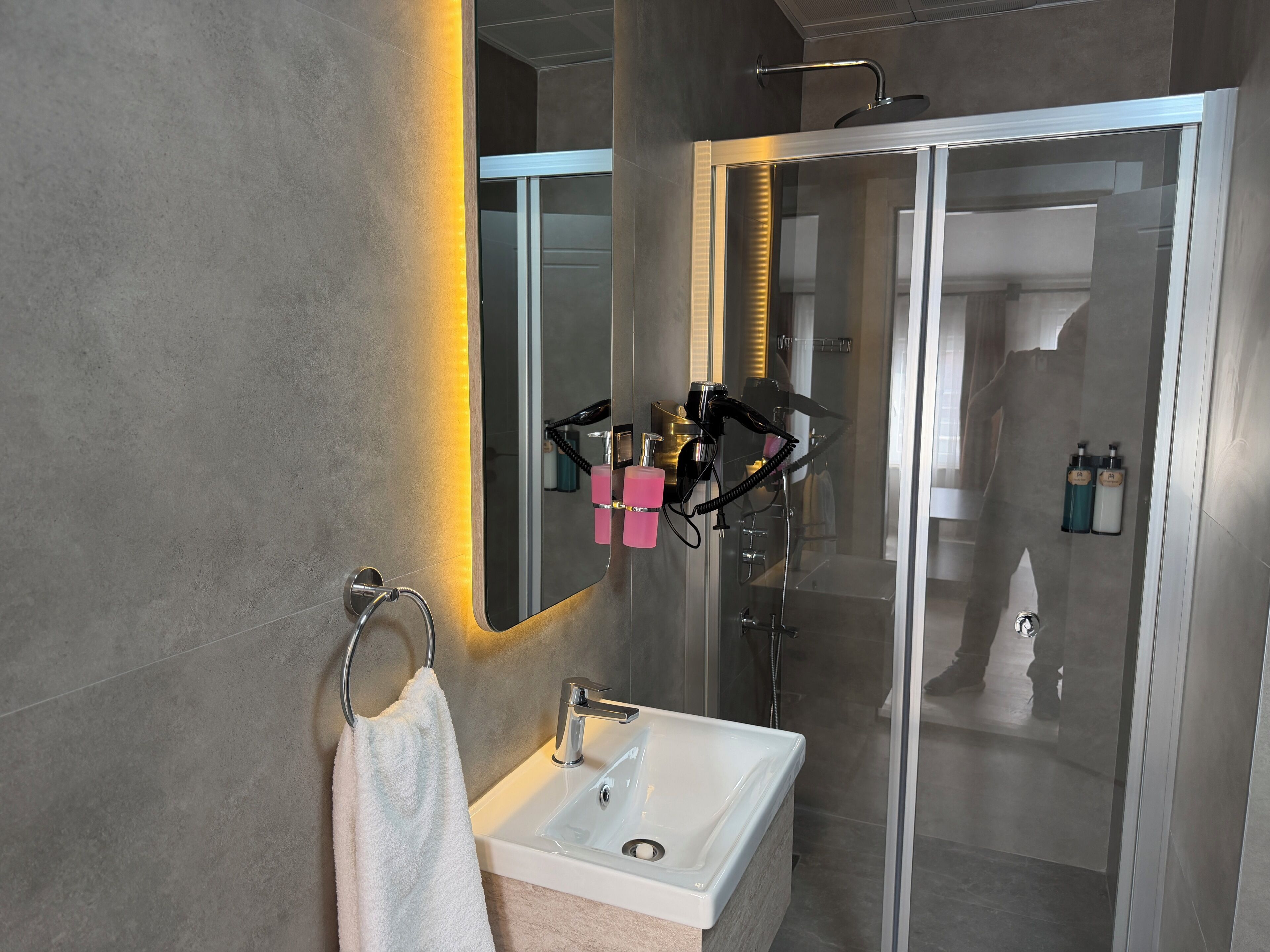 Family Room | Bathroom