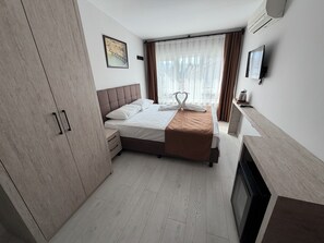 Espacio para trabajar con un portátil y sistema de insonorización