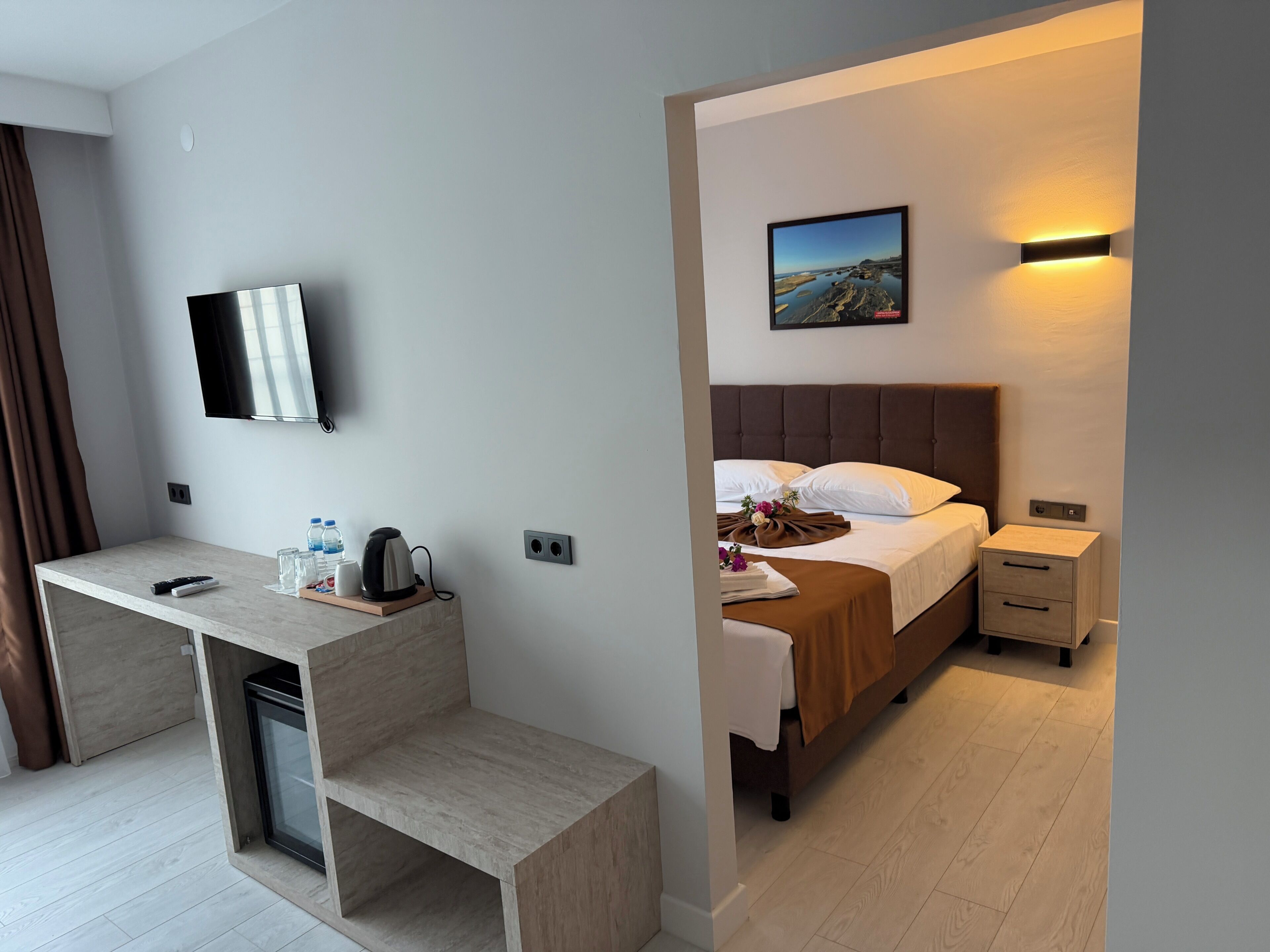 Habitación Deluxe | Espacio para trabajar con un portátil y sistema de insonorización