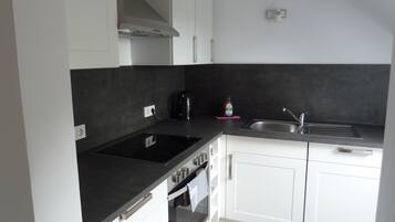 Kühlschrank, Ofen, Herdplatte, Geschirrspüler