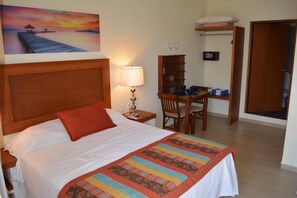 Minibar, iron/ironing board, free WiFi, bed sheets - Suites SanRey (Puerto Morelos)