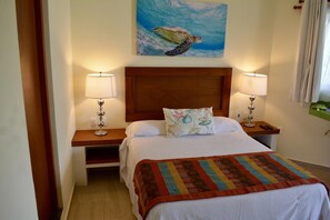 Suite – comfort | Minibar, strykejern/-brett, wi-fi (inkludert) og sengetøy