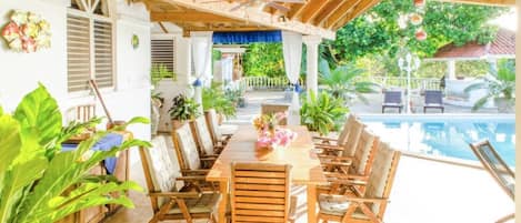 Outdoor dining