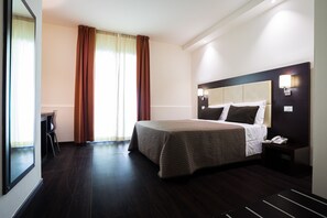 Superior dubbelrum eller tvåbäddsrum | Allergitestade sängkläder och memory foam-madrasser