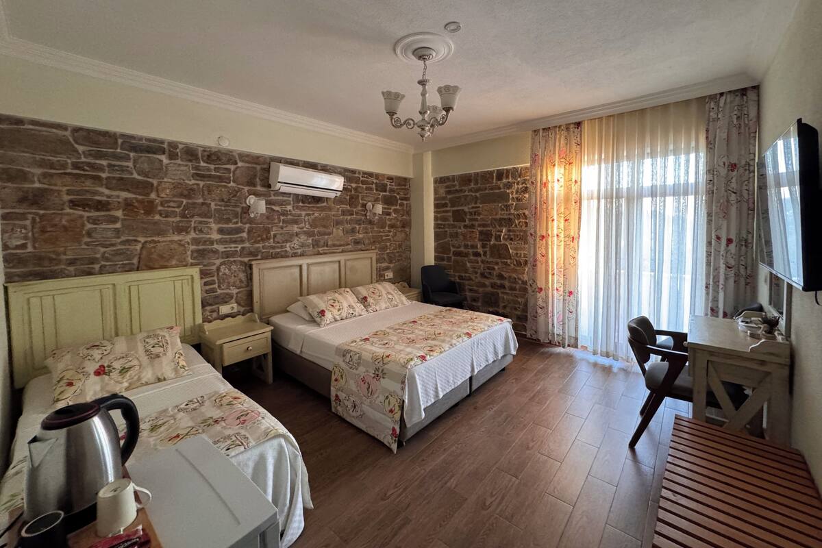 Deluxe Triple Room, Lanai, Sea View | Iron/ironing board, WiFi (free), bed sheets