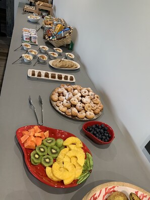 Frokostbuffé hver dag (mot et tillegg)