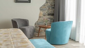 Rom – deluxe | Safe på rommet, individuelt dekorert, individuelt innredet og skrivebord