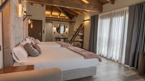 Family Room | In-room safe, individually decorated, individually furnished, desk - Hotel Rural Cantexos (Valdes)