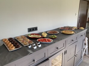 Daily buffet breakfast (EUR 12 per person) - Hotel Rural Cantexos (Valdes)