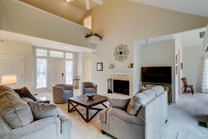 TV, DVD player, offices - Pet Friendly! Available Wonderful Luxury 4 BR House Bikes & Beach Gear included (Hilton Head Island)