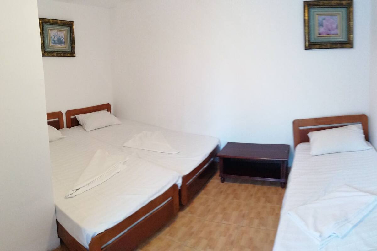 Chambre Triple Standard, 3 lits une place | Fer et planche à repasser