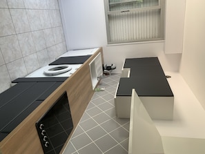 Microwave, dishwasher, coffee/tea maker, cookware/dishes/utensils - Bright apartment a stone's throw from the beach (Saint-Georges-de-Didonne)