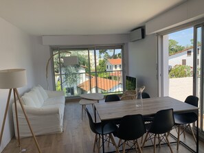 TV - Bright apartment a stone's throw from the beach (Saint-Georges-de-Didonne)