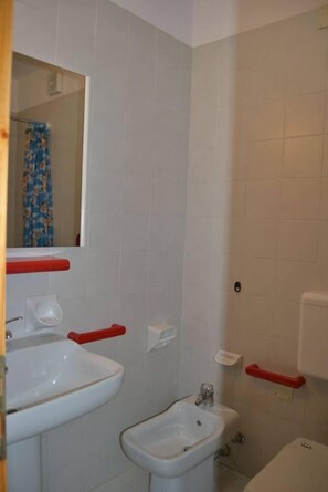 Douche, serviettes fournies