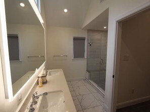 Combinazione doccia/vasca, carta igienica