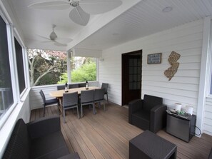 屋外ダイニングエリア