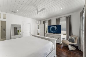 4 bedrooms, desk, iron/ironing board, free WiFi