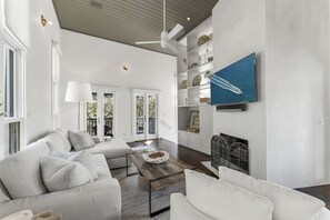 Smart TV, fireplace, stereo