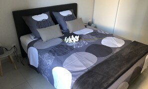 1 bedroom, soundproofing, iron/ironing board, WiFi - Les Poissons - Appartement T2 de 44 m2 Rénové en Plein Coeur de Sète (Sète)