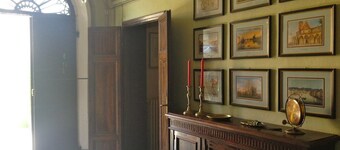 19th century villa: living room, dining, study, 5 double rooms, park,, panorama.