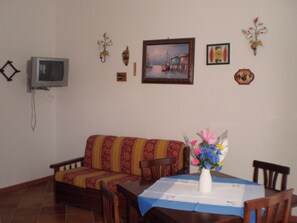 Living area - Three-room second floor apartment (Santa Teresa Gallura)