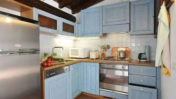 Réfrigérateur, micro-ondes, four, lave-vaisselle