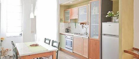 Réfrigérateur, four, plaque de cuisson, lave-vaisselle